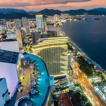 Panorama Oceanfront Suite Nha Trang Buitenkant foto