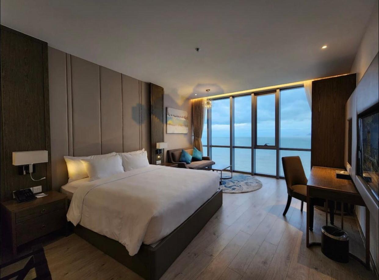Panorama Oceanfront Suite Nha Trang Buitenkant foto