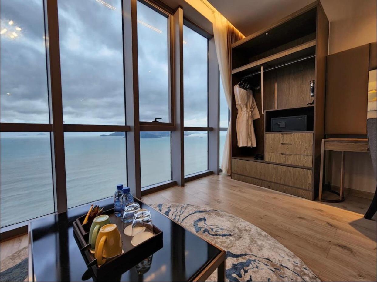 Panorama Oceanfront Suite Nha Trang Buitenkant foto