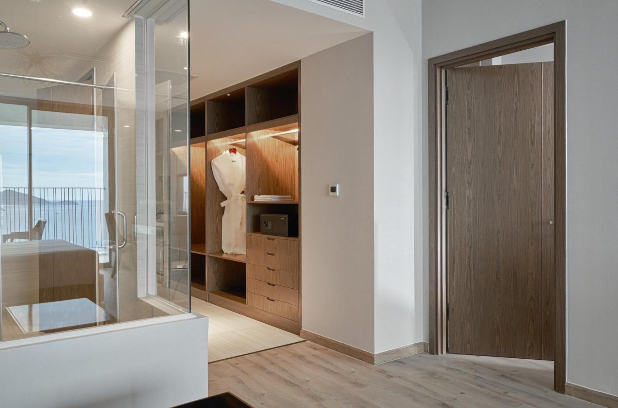Panorama Oceanfront Suite Nha Trang Buitenkant foto