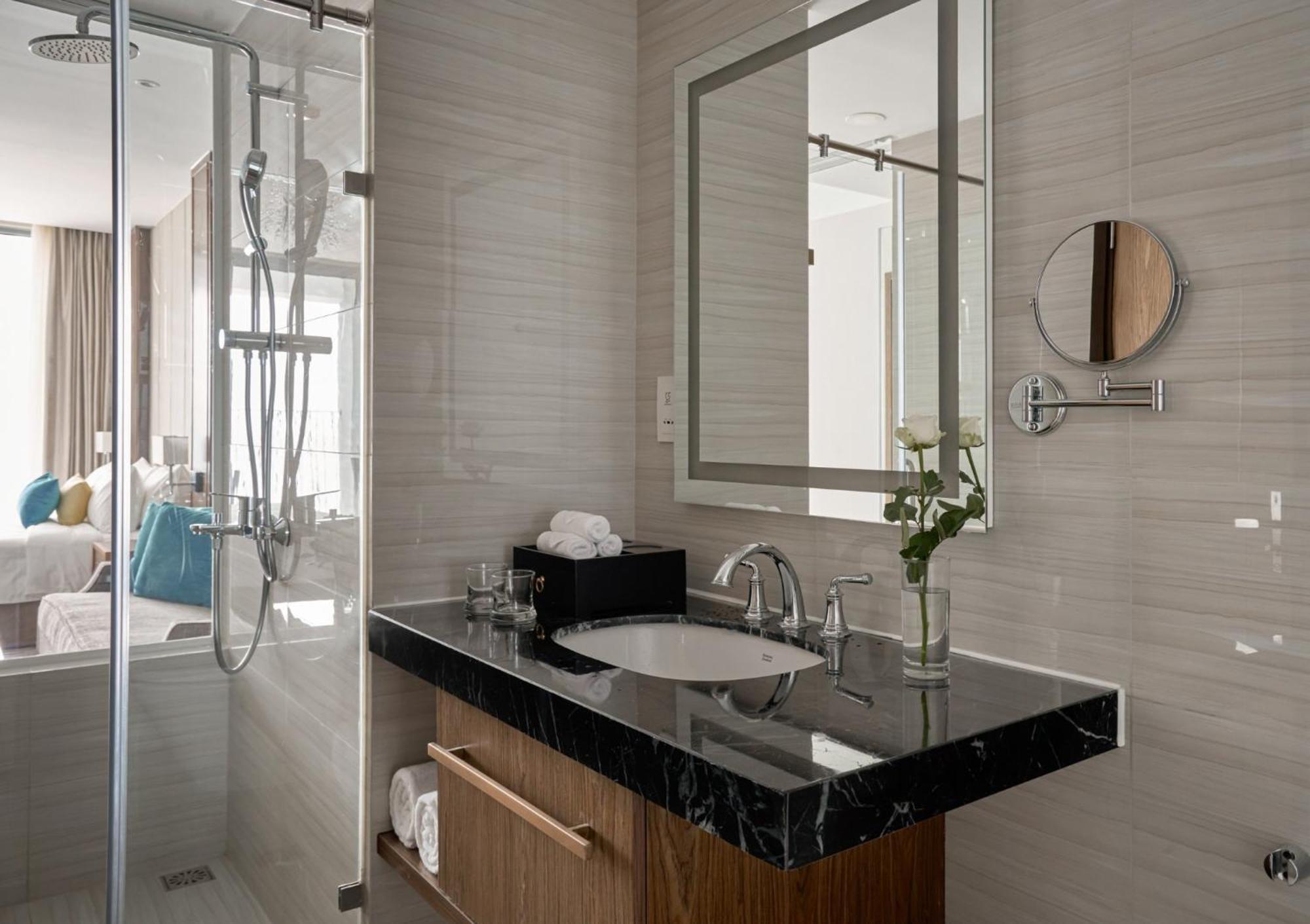 Panorama Oceanfront Suite Nha Trang Buitenkant foto