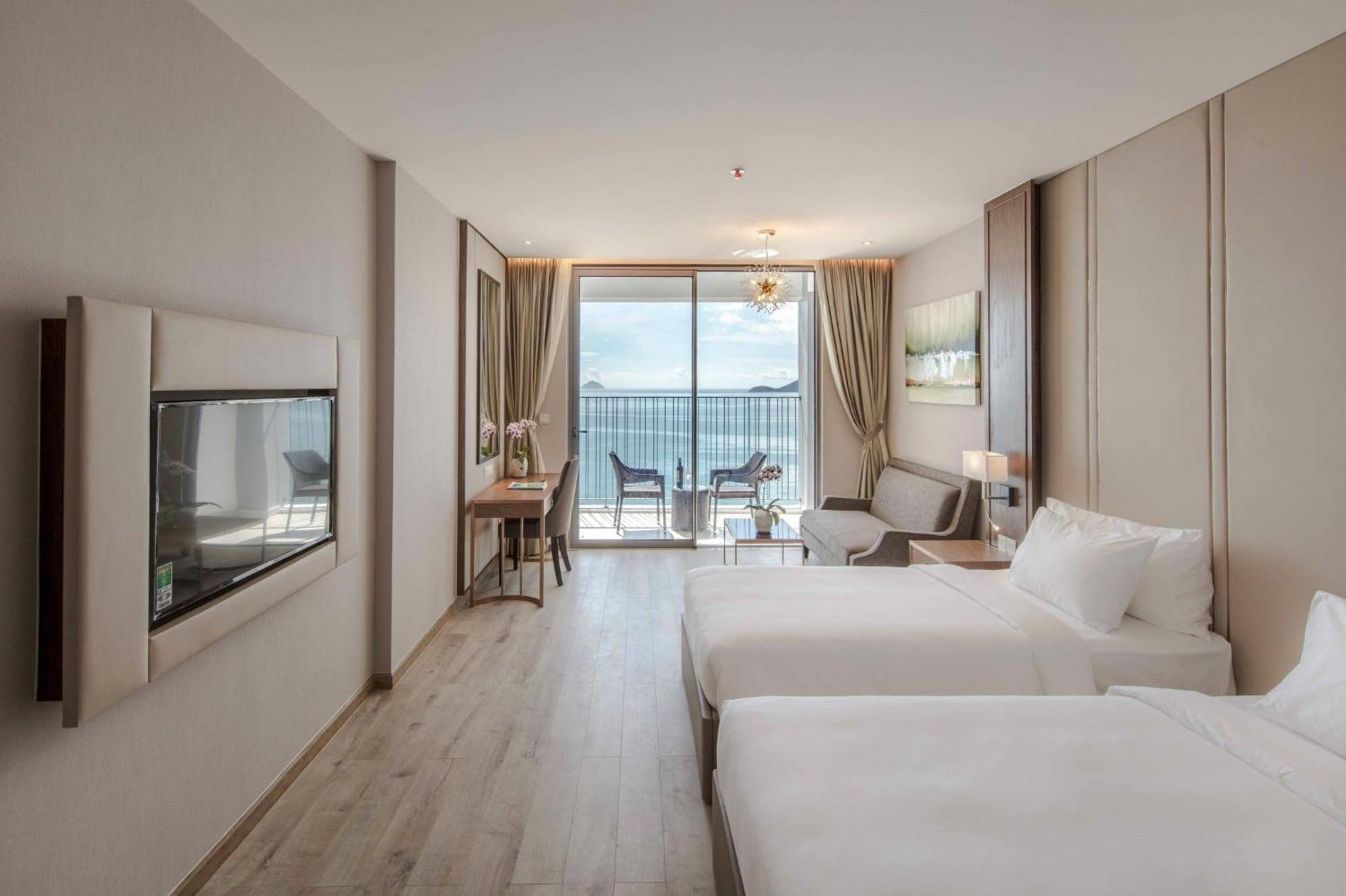 Panorama Oceanfront Suite Nha Trang Buitenkant foto