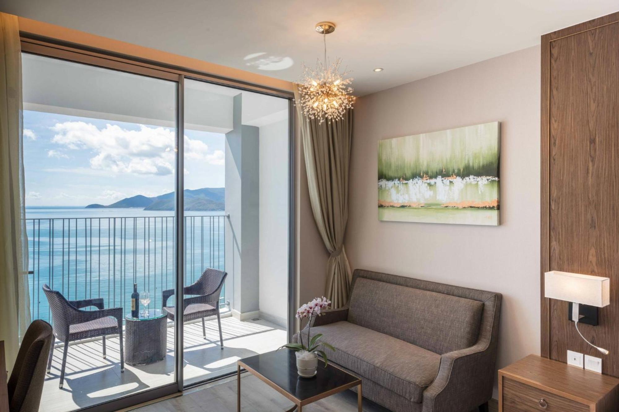 Panorama Oceanfront Suite Nha Trang Buitenkant foto