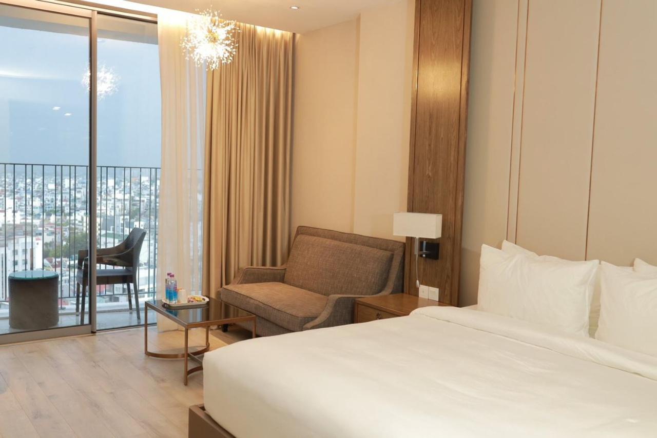 Panorama Oceanfront Suite Nha Trang Buitenkant foto