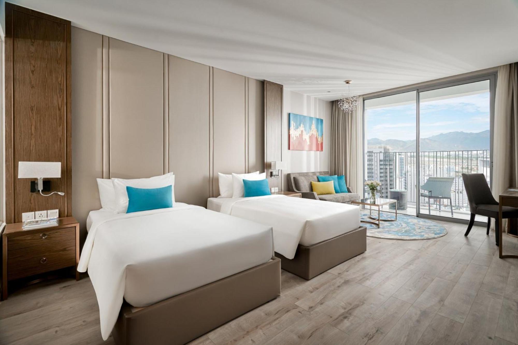 Panorama Oceanfront Suite Nha Trang Buitenkant foto
