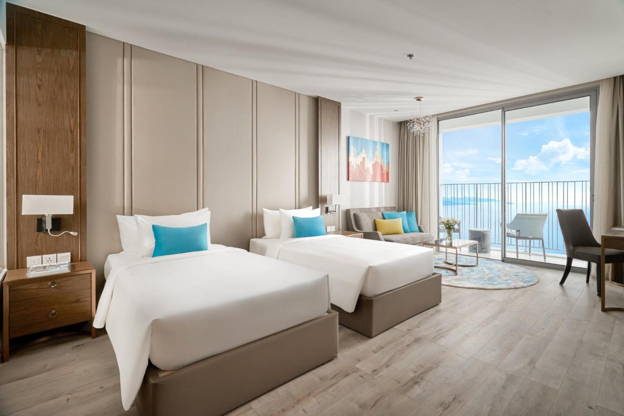 Panorama Oceanfront Suite Nha Trang Buitenkant foto