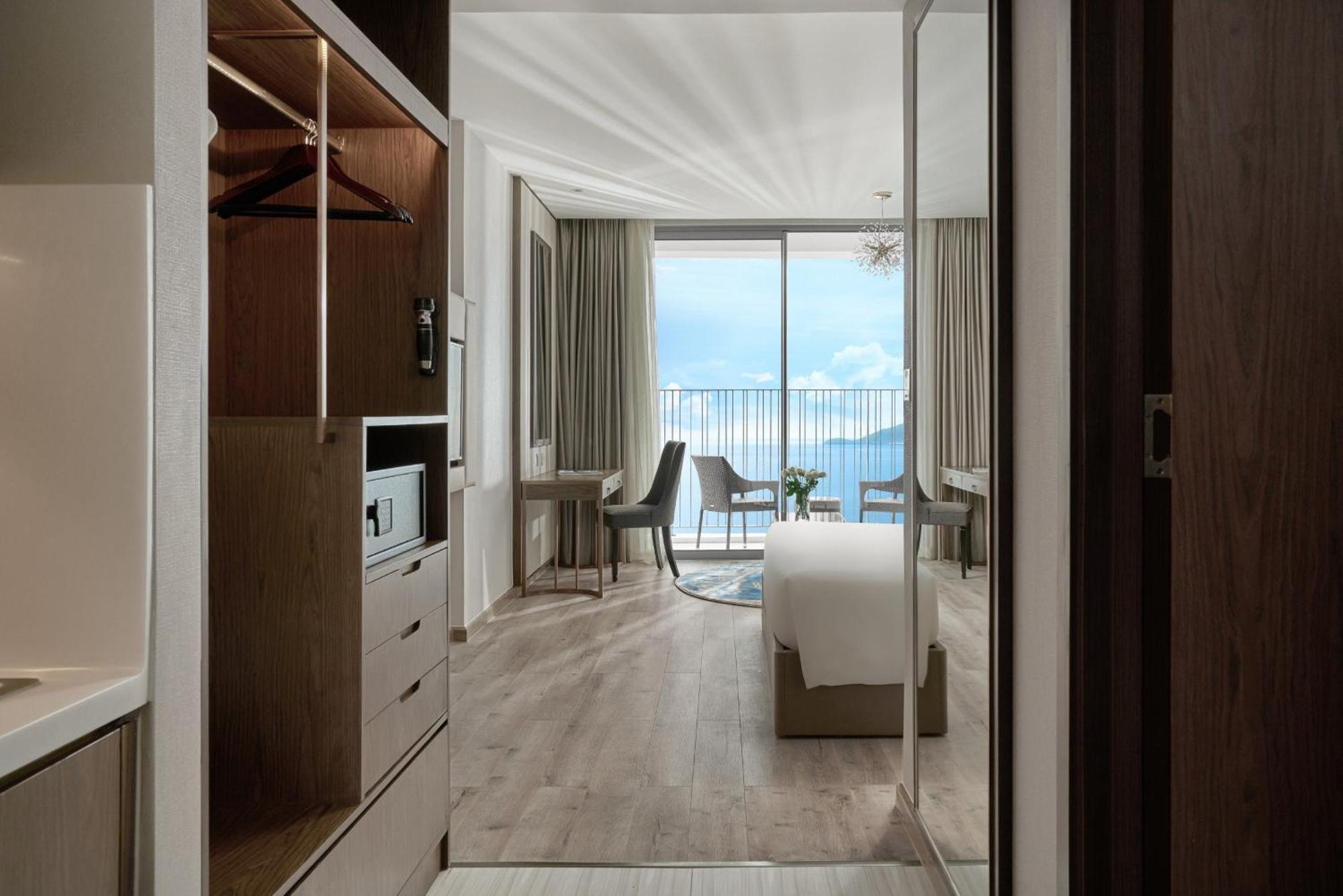 Panorama Oceanfront Suite Nha Trang Buitenkant foto