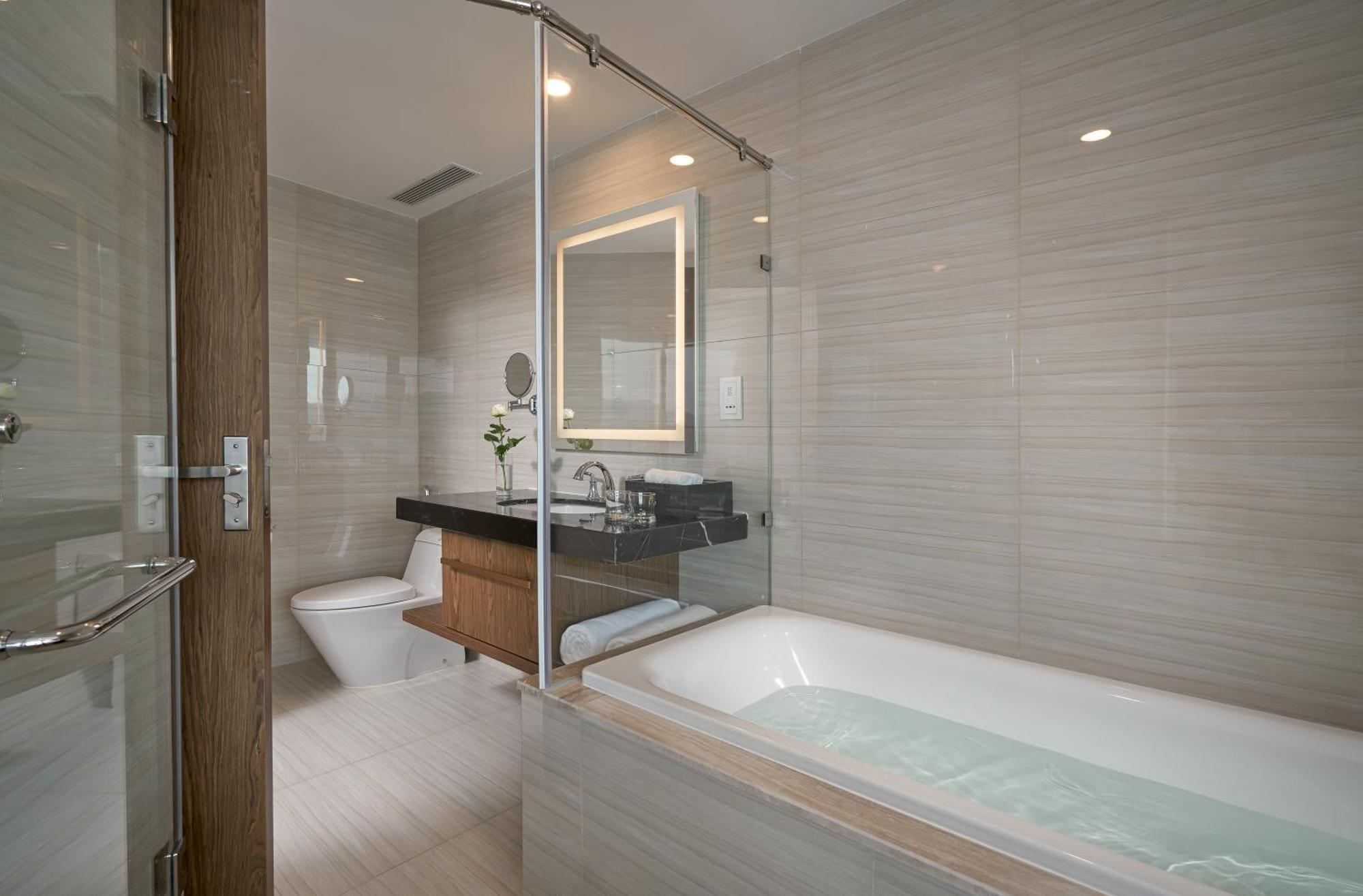Panorama Oceanfront Suite Nha Trang Buitenkant foto